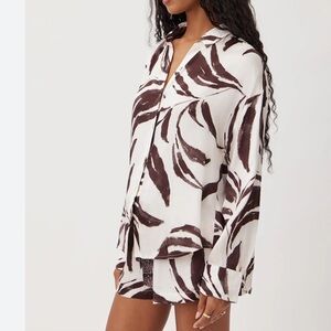 BELLA DAHL NEW Brown cream waterfall silk rayon long sleeve button down medium